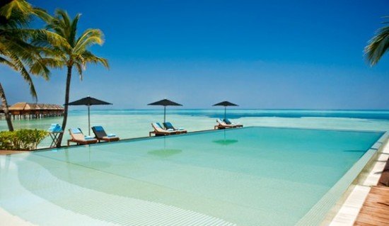 This pool is so calling my name!