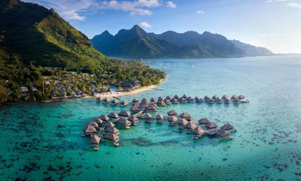 Hilton-Moorea-lagoon luxury hotel honeymoon french polynesia