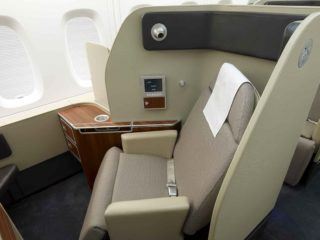 flight review qantas first class 380 dubai to london first class suite 1300