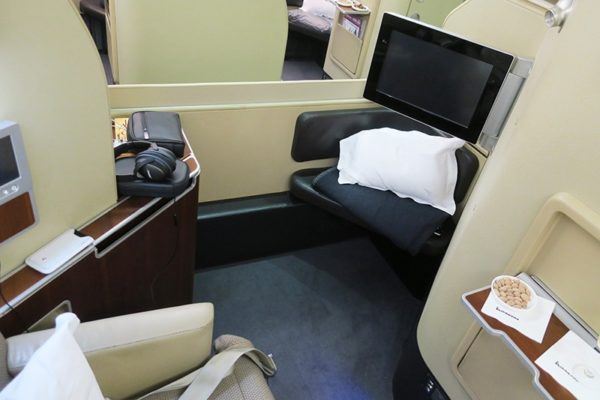 QF1 flight review qantas first class 380 dubai to london first class suite 4