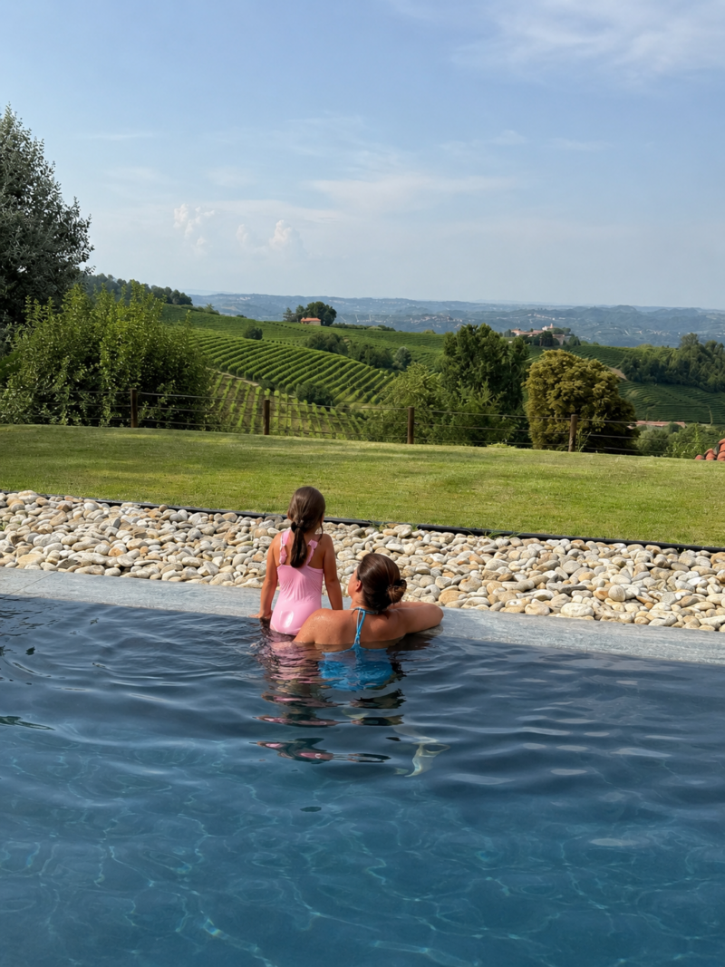 relais le rocche swimming pool luxury boutique hotel barolo piemonte langue