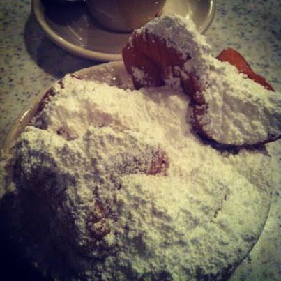 Cafe du Monde - a single portion of beignets.. for 1 apparently!